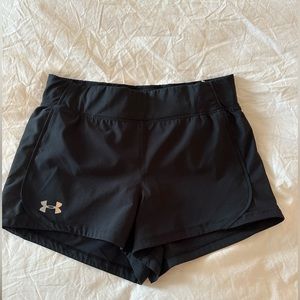 Under Armour Fittted Black Shorts